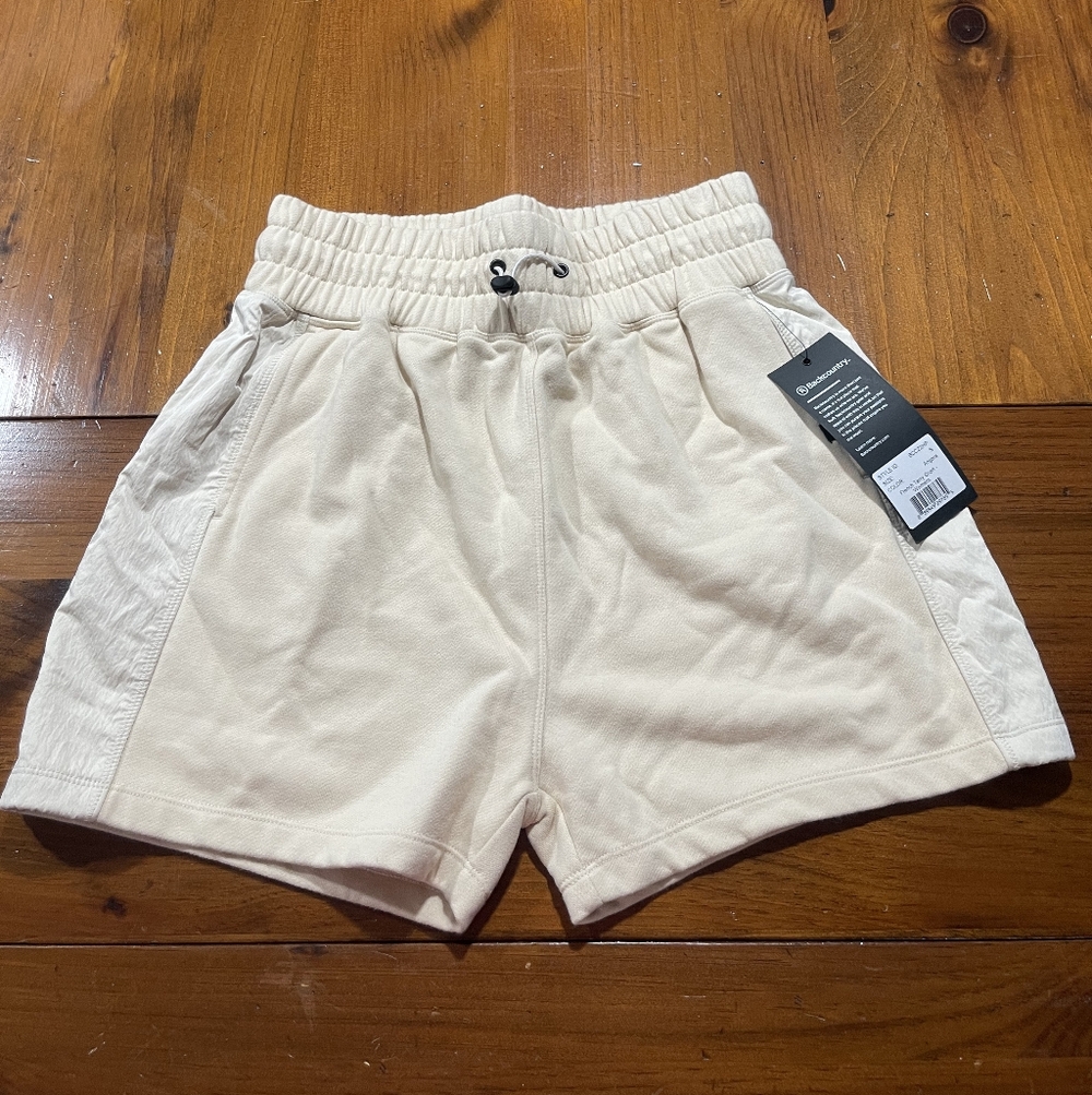 NWT Backcountry Womens Angora French Terry High Elastic Waist Shorts Size‎ Small